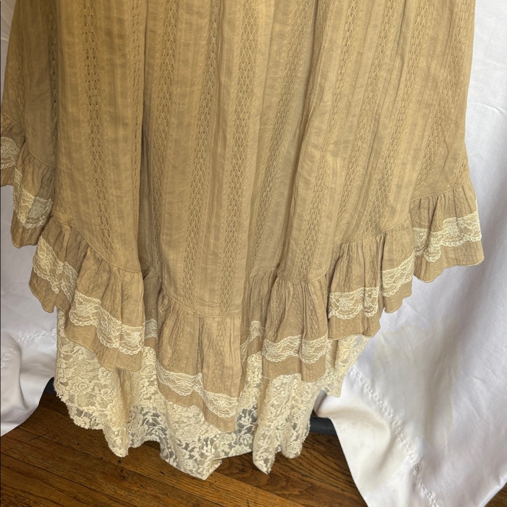 Boho High-Low Lace Tiered Skirt in Beige - Picture 4 of 6